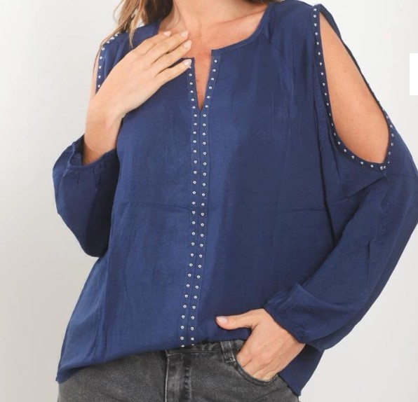 Blusa satén con tachas